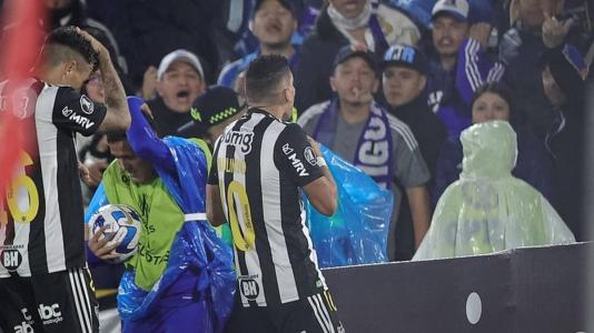 Paulinho recebeu cartão amarelo ao comemorar gol contra o Millonarios