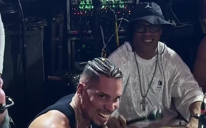 Palmeiras: Paulinho toca com Ronaldinho nos bastidores do show de Thiaguinho, em BH