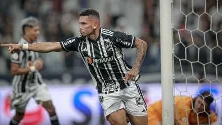 Paulinho se tornou artilheiro do Atlético na temporada