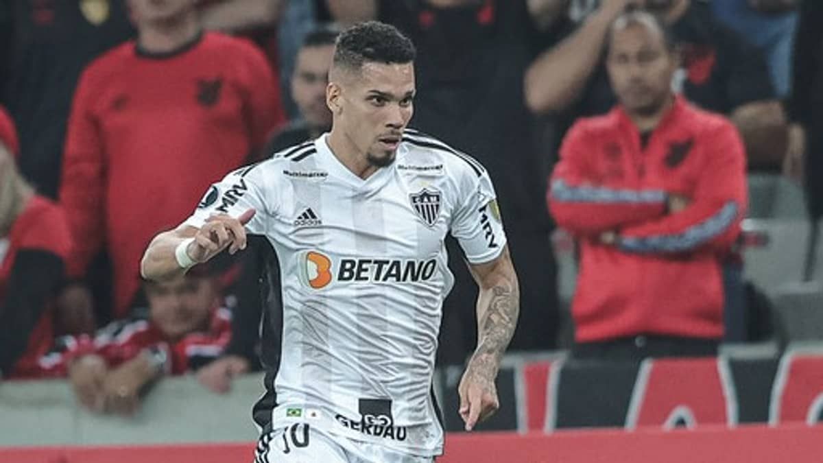 Paulinho marca pelo Atlético e amplia vantagem na artilharia da Libertadores
