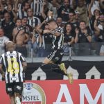 Atlético: Paulinho pode alcançar feito de Ronaldinho Gaúcho nesta quinta