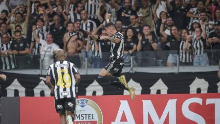 Paulinho tem quatro gols e três assistências nesta edição do torneio