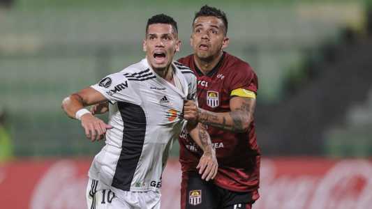 Paulinho terá Hulk como companheiro de ataque no duelo desta quarta-feira