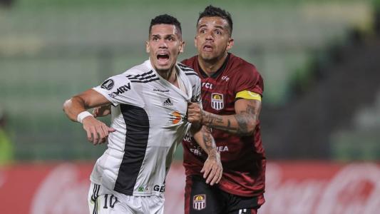 Paulinho terá Hulk como companheiro de ataque no duelo desta quarta-feira