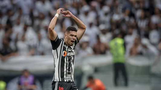 Paulinho vibrou muito com os gols marcados na Arena MRV