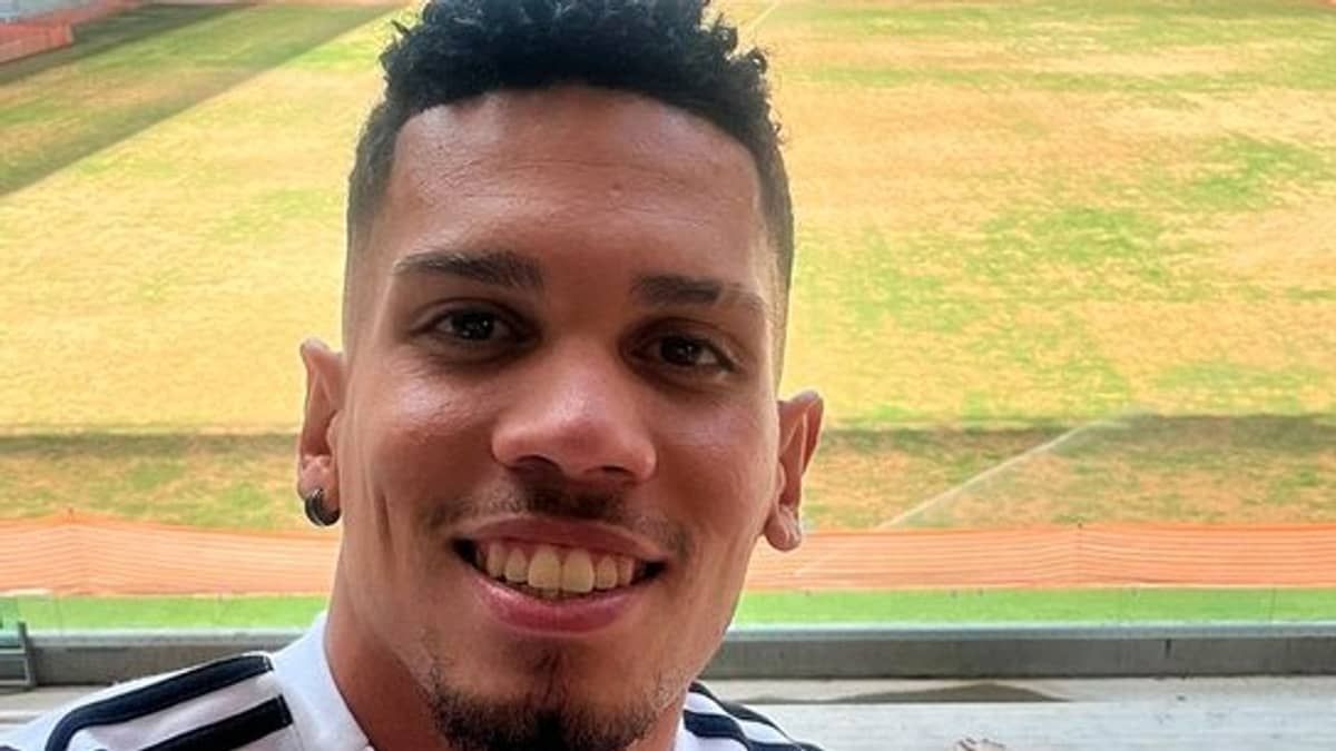 Paulinho visita a Arena MRV, nova casa do Atlético 