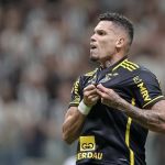 Em alta, Paulinho fez últimos cinco gols do Atlético no Brasileirão