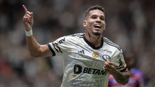 Paulinho voltou a desequilibrar e marcou dois gols na Arena, seu palco preferido