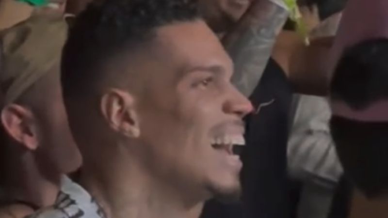 Torcedor do Palmeiras, Belo faz pedido a Paulinho e 'contraria' Thiaguinho durante show