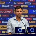 Peso da camisa do Cruzeiro atrapalha jogadores, diz diretor