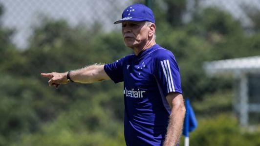 Paulo Autuori começou o trabalho como técnico do Cruzeiro nessa terça-feira (14)