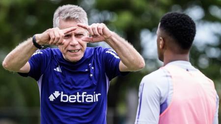 Paulo Autuori, diretor técnico e treinador interino do Cruzeiro para o restante de 2023