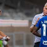 Cruzeiro vê risco de rebaixamento aumentar após empate com Vasco; veja números