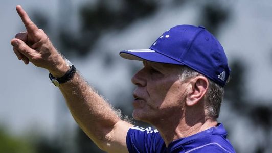 Paulo Autuori durante treino do Cruzeiro em Itu, em São Paulo
