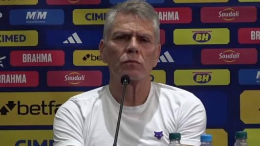 Paulo Autuori foi apresentado nesta terça (14) como técnico interino até o fim de 2023