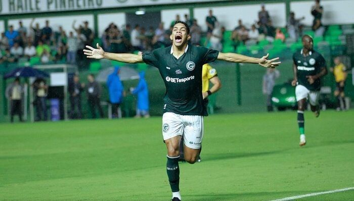 Fluminense faz proposta por atacante destaque da Série B pelo Goiás