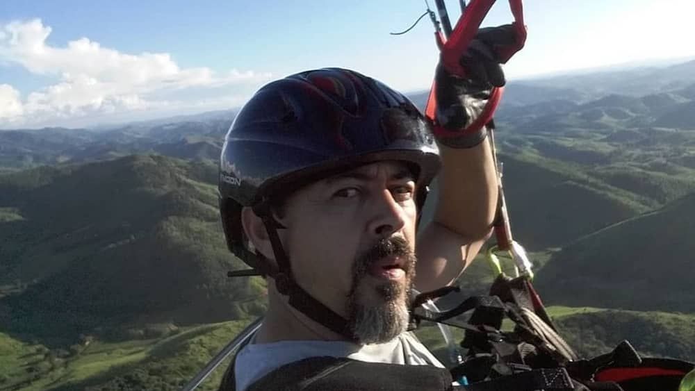 Empresário mineiro morre durante voo de parapente
