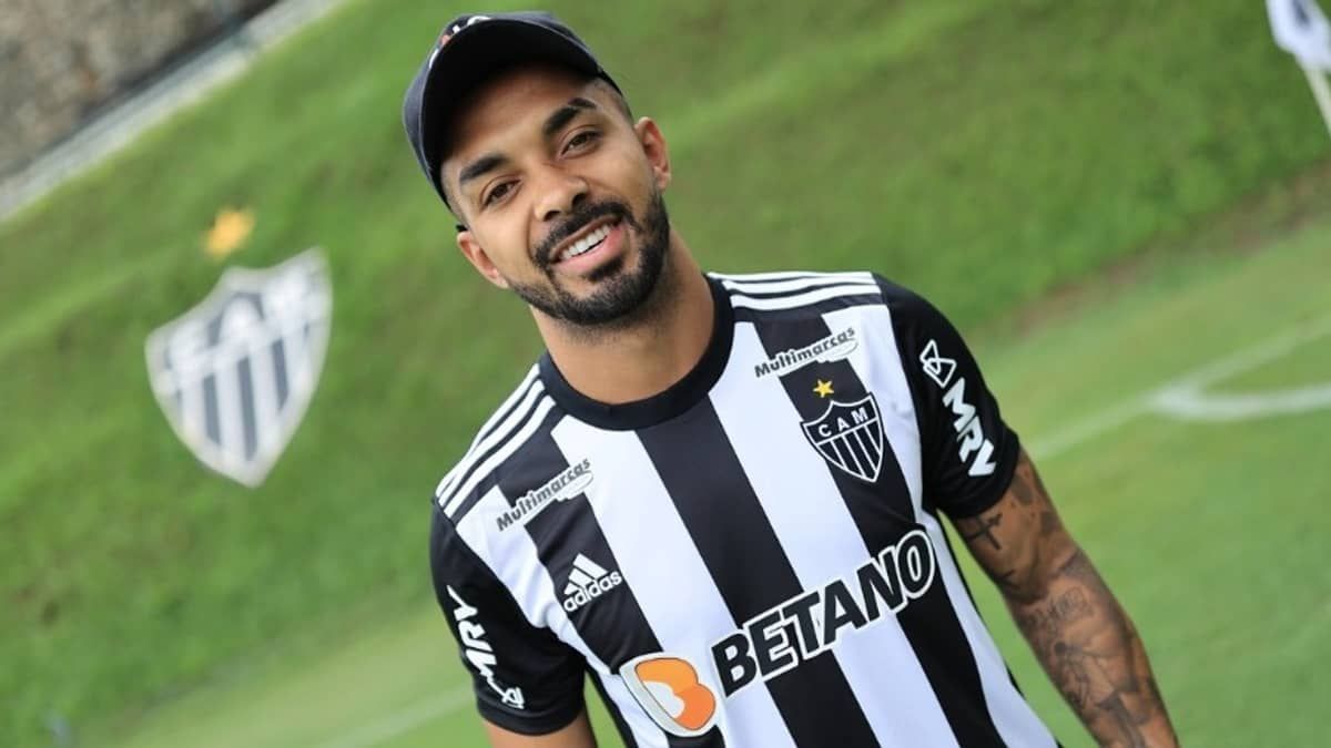 Atlético anuncia contratação do lateral Paulo Henrique
