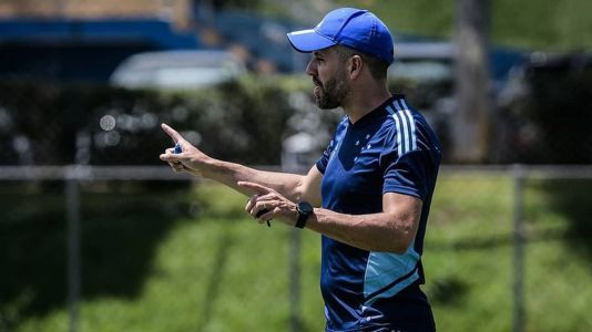 Paulo Pezzolano comandou atividade na Toca nesta terça-feira (17)