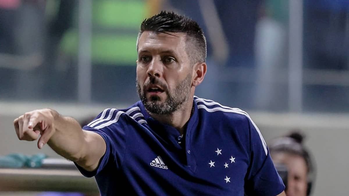 Pezzolano exalta postura do Cruzeiro no clássico: 'viemos para ganhar'