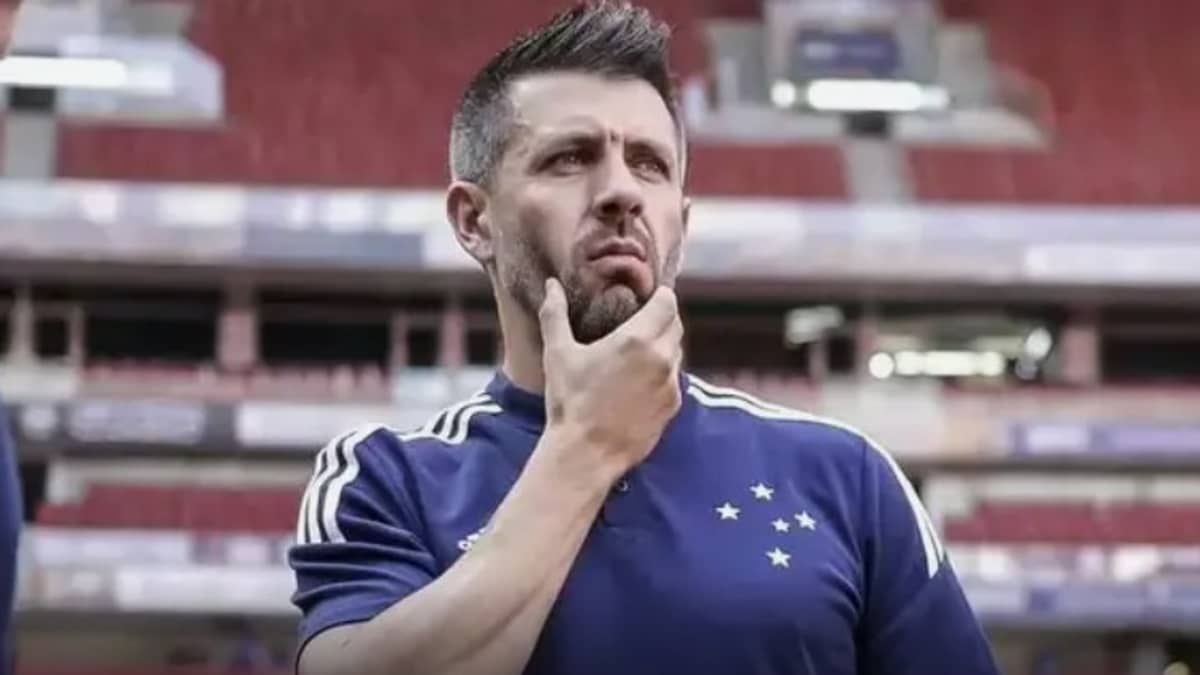 CEO do Cruzeiro diz que Pezzolano ‘não tem a palavra final para realizar as contratações'