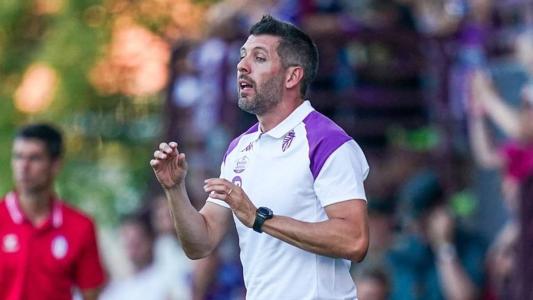 Paulo Pezzolano, técnico do Valladolid, durante o amistoso desta quarta