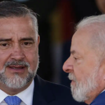 A saída do ministro Paulo Pimenta da Secom é definitiva ou temporária?