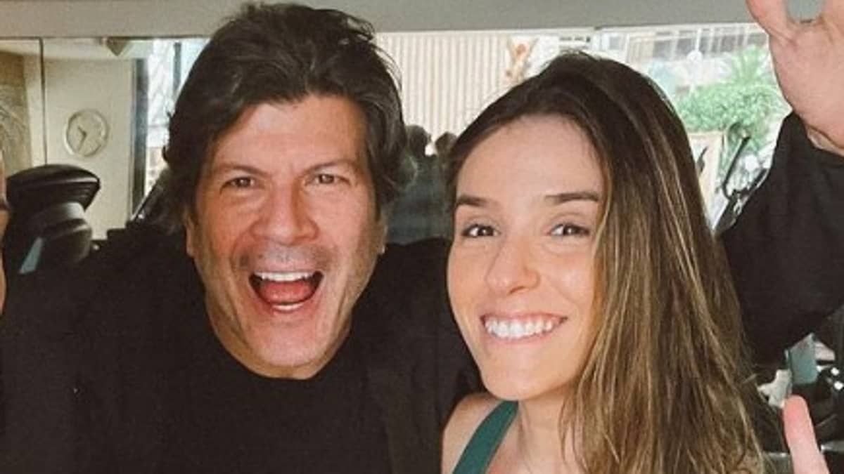 Paulo Ricardo relembra primeiro encontro com namorada, que era fã do RPM, há 20 anos
