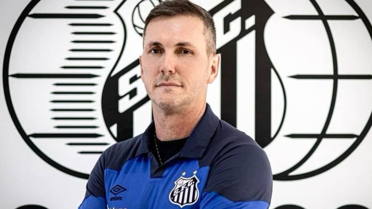 Santos demite treinador Paulo Turra
