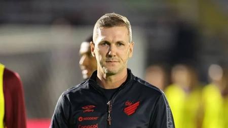 Paulo Turra destaca campanha do Athletico na Libertadores