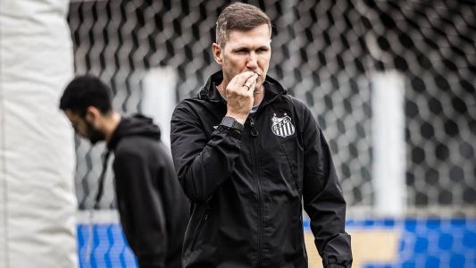 Paulo Turra lamenta 'guarda baixa', mas projeta Santos 'brigando por mais'