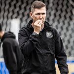 Paulo Turra lamenta 'guarda baixa', mas projeta Santos 'brigando por mais'