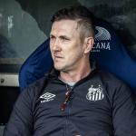 Com brigas distintas, Santos e Athletico se enfrentam no Brasileirão