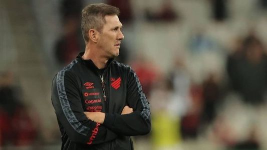 Paulo Turra, técnico do Athletico, durante a partida contra o Botafogo