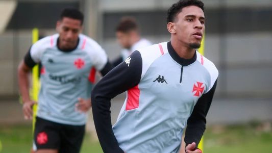 Paulo Victor está apto para entrar em campo pelo Internacional