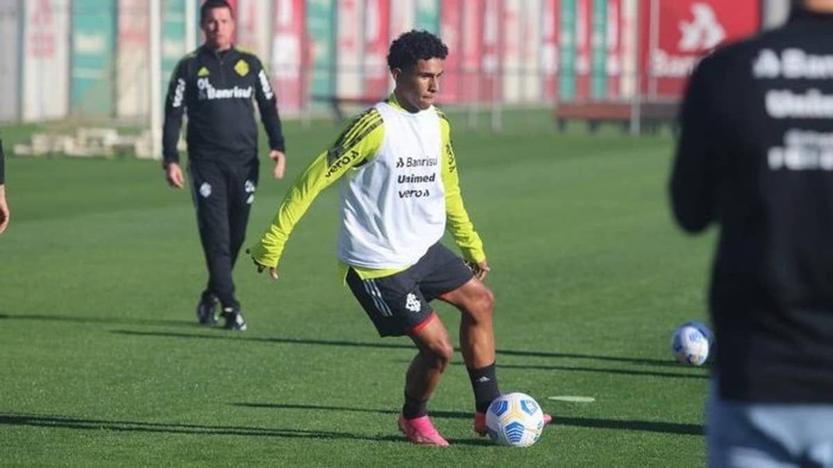 Inter empresta lateral Paulo Victor ao Ceará até o final do ano