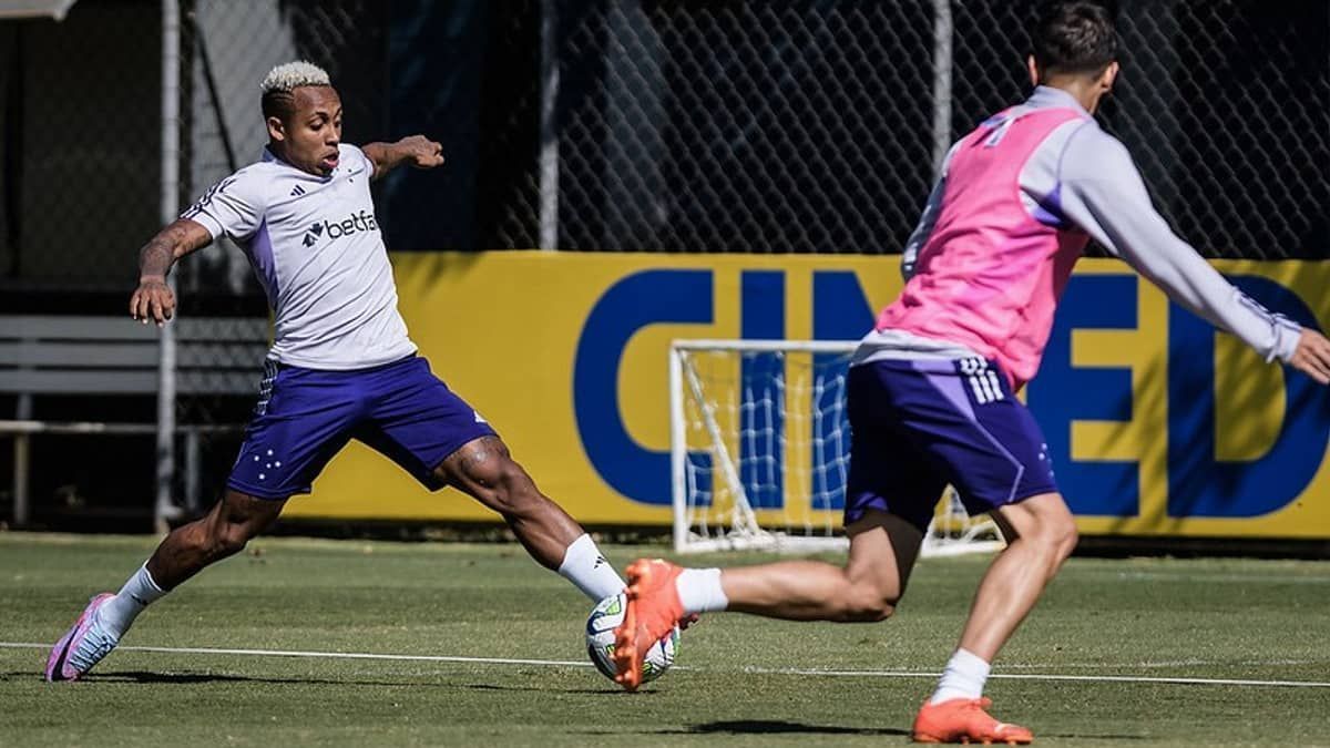 Reforço do Cruzeiro, Paulo Vitor é novidade em treino na Toca da Raposa II