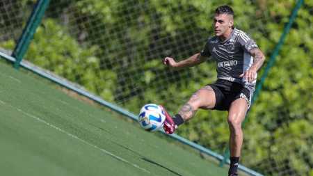 Pavón cumpriu seis jogos de suspensão na Libertadores, por confusão ainda pelo Boca