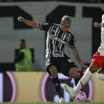 Após dez jogos, Pavón volta a participar de gol pelo Atlético