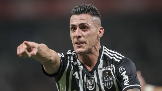 Pavón durante partida pelo Atlético