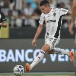 Para, Coudet! Chega de inventar na escalação do Atlético