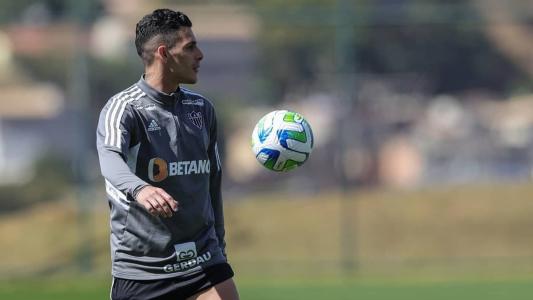 Pavón sentiu incômodo no púbis durante treino nesta semana