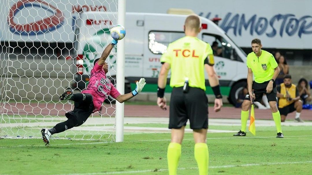 Paysandu segura empate com dois a menos, vence Remo nos pênaltis e vai à final da Copa Verde