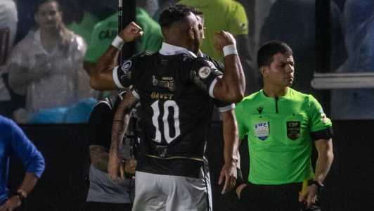 Payet comemora o golaço marcado contra o América