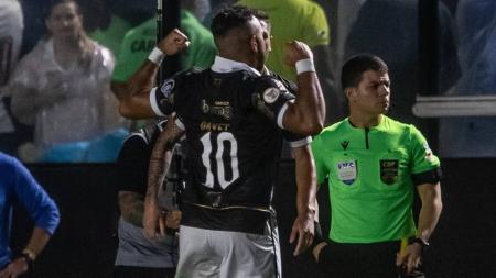 Payet comemora o golaço marcado contra o América