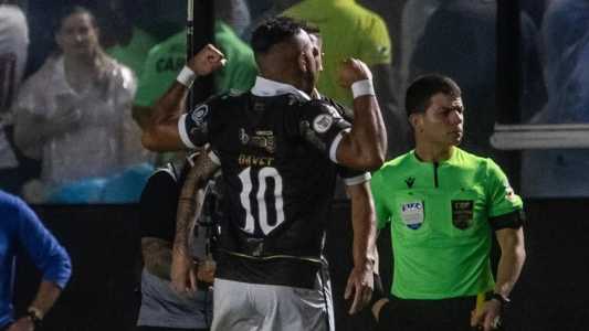 Payet fez belo gol para garantir a vitória do Vasco