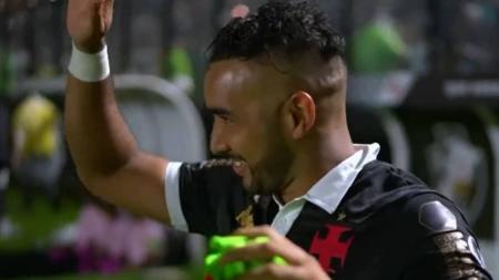 Payet marcou seu primeiro gol com a camisa do Vasco