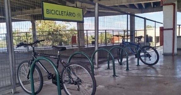 BH amplia estrutura para ciclistas com novos paraciclos em estações de transporte
