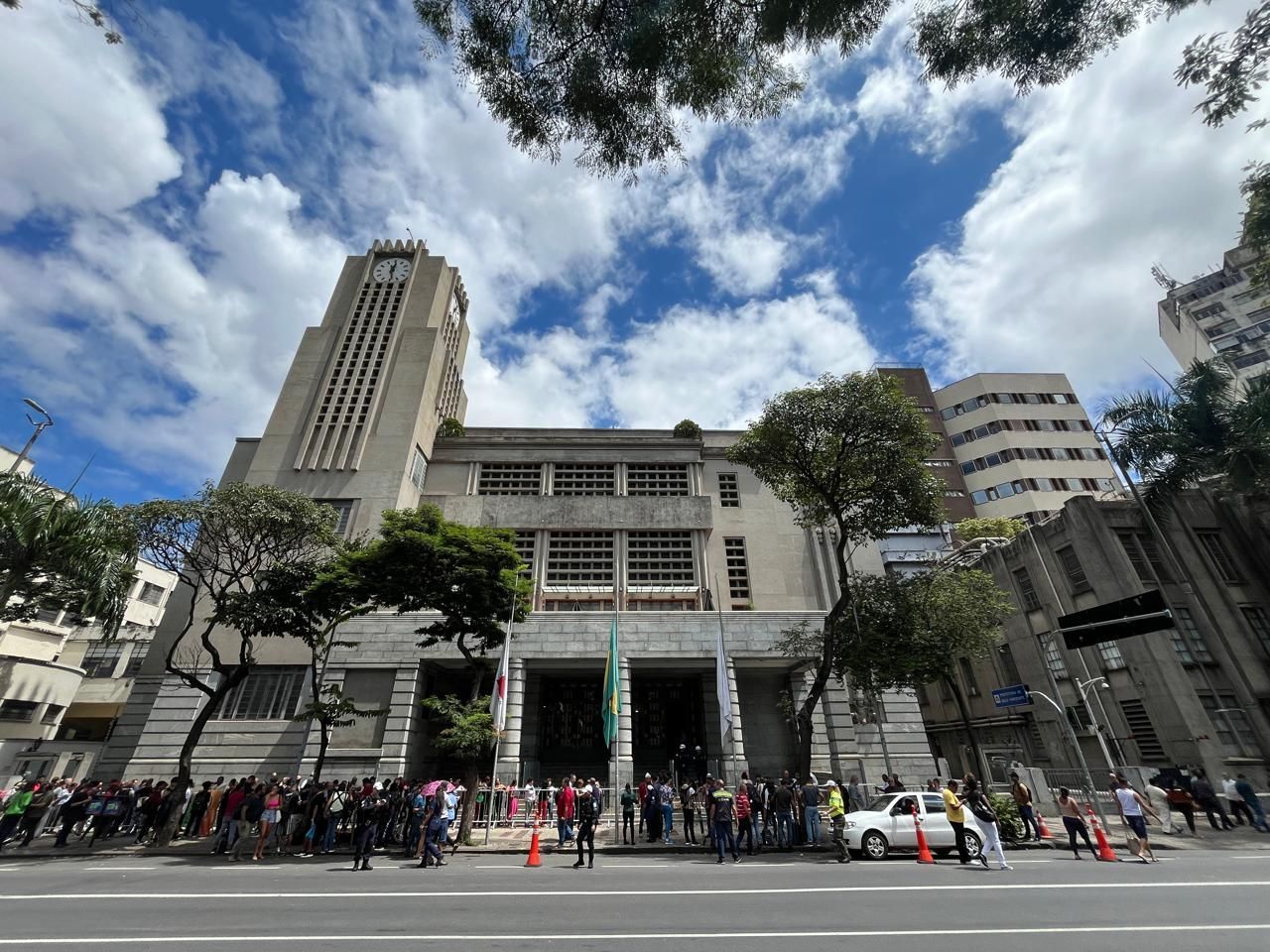 Velório de Fuad é aberto, e população se despede do prefeito de Belo Horizonte