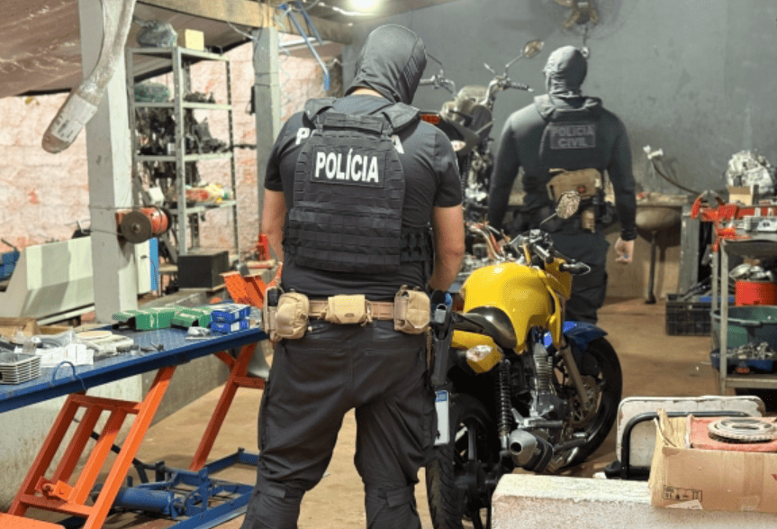 Criminosos criam perfis falsos de deputados para pedir Pix; Polícia do DF cumpre mandado
